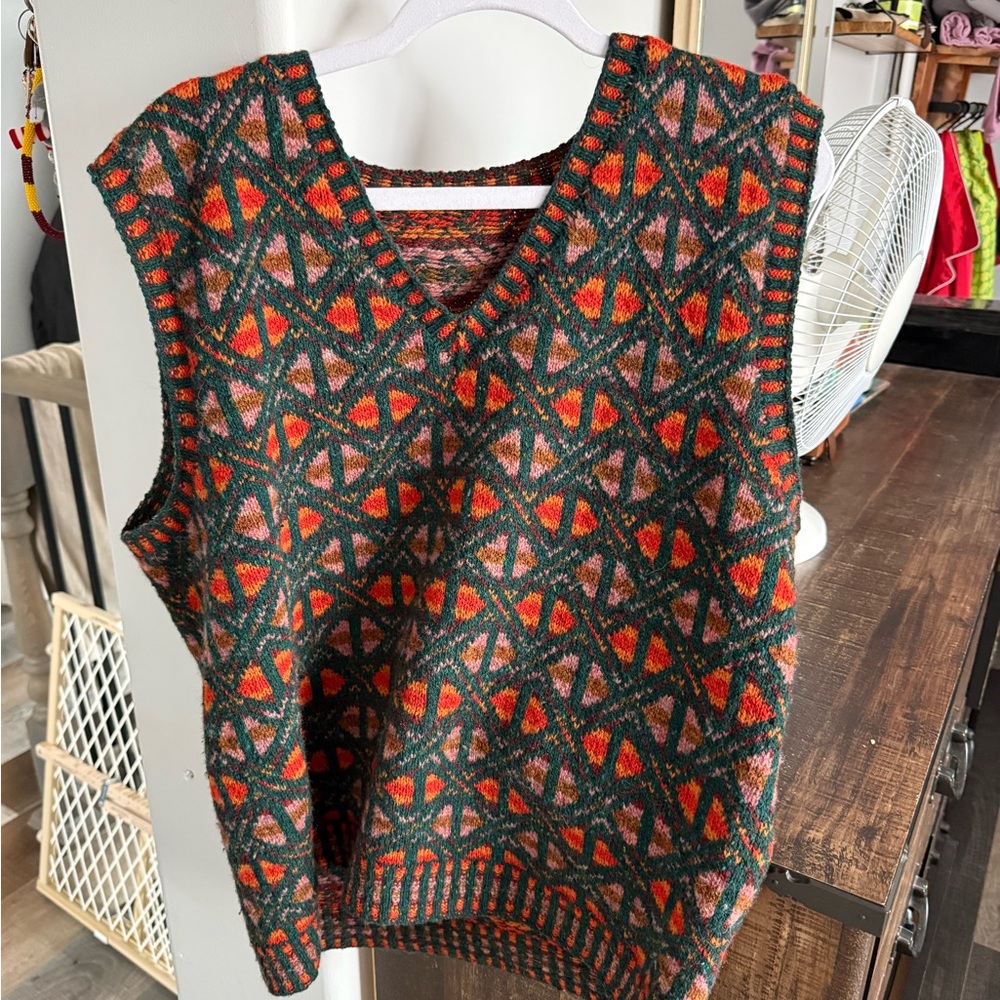 Geometric Knit V-Neck Sweater Vest in Forest Green & Burnt Orange